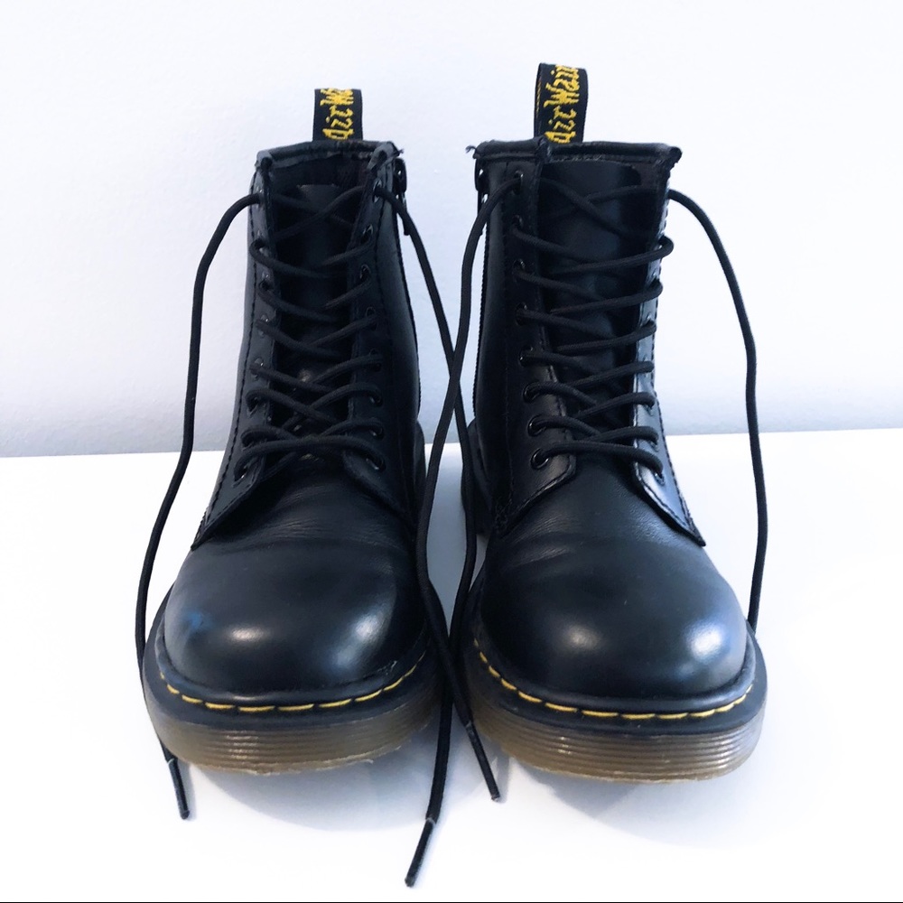 UNISEX Dr. Martens Delaney classic boot. Size 1